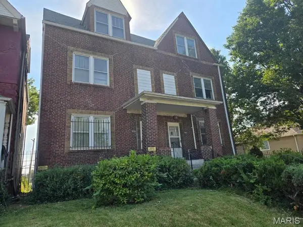 3916 W Belle PL, St Louis, MO 63108