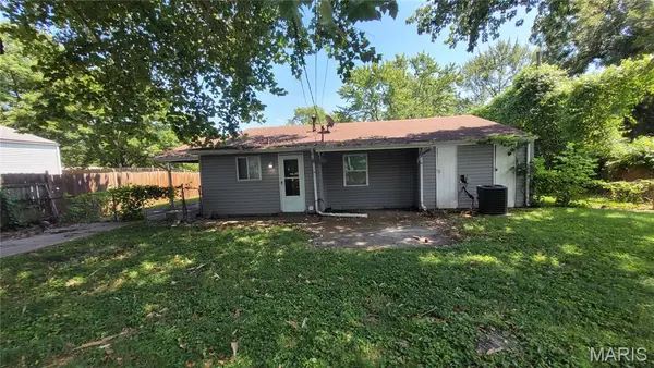 2465 Grants Pkwy, Florissant, MO 63031