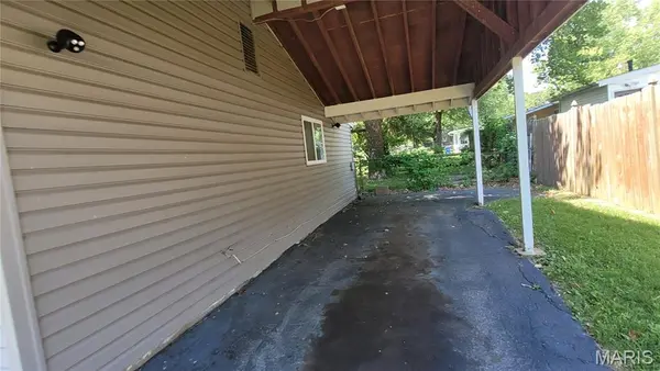 2465 Grants Pkwy, Florissant, MO 63031