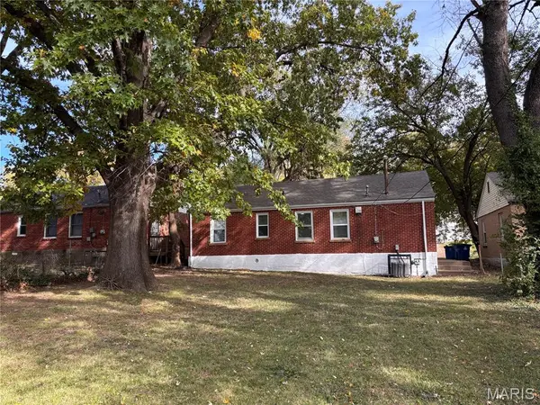 6637 Torlina DR, Berkeley, MO 63134