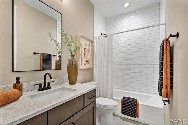 9411 Gates Manor CT, Sunset Hills, MO 63126