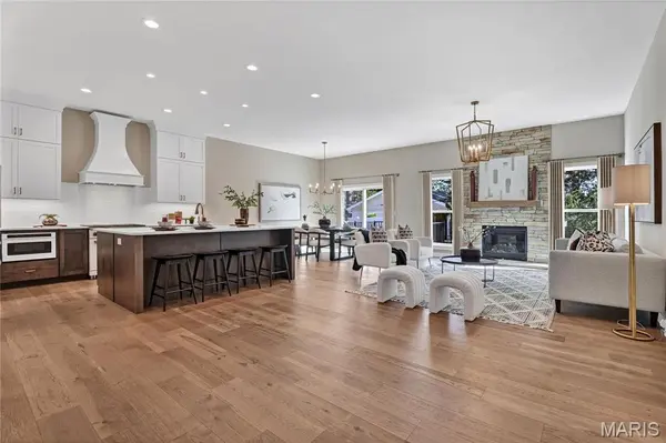 9411 Gates Manor CT, Sunset Hills, MO 63126