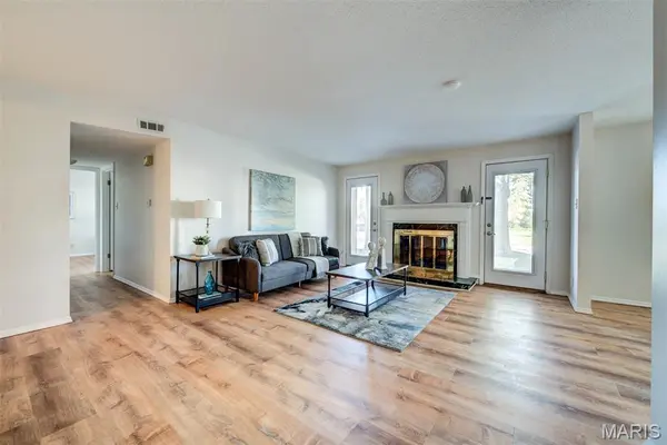 1521 Hedgeford DR #9, Chesterfield, MO 63017