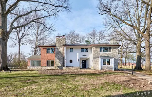 84 Bellerive Acres, Bellerive, MO 63121