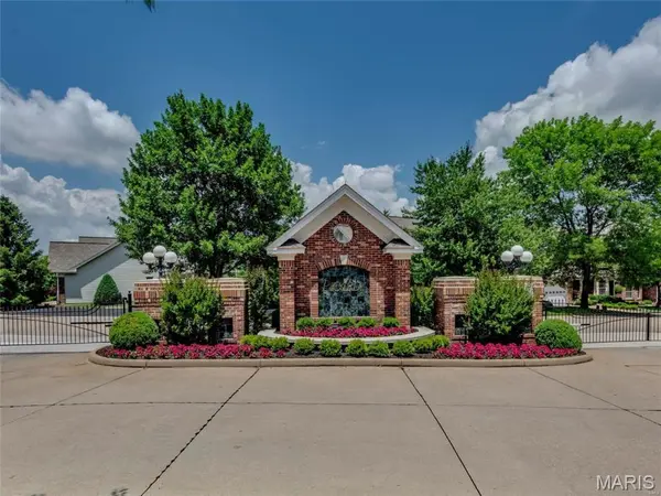 61 Picardy Hill DR, Chesterfield, MO 63017