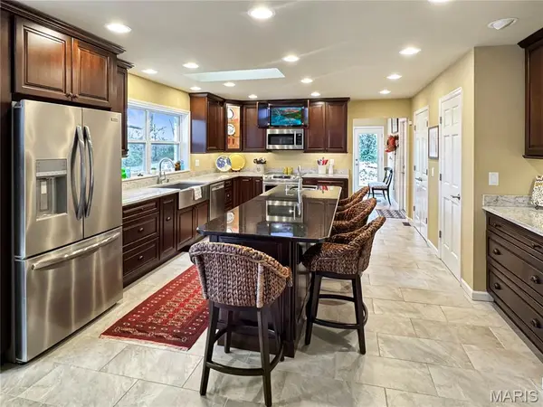 14 Oak Ridge DR, Washington, MO 63090