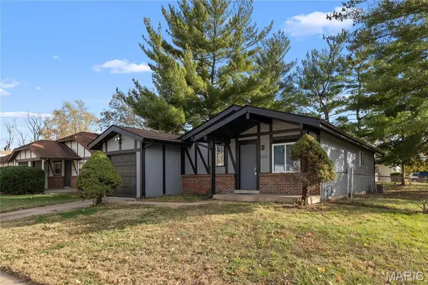 2370 Indiancup DR, Florissant, MO 63033