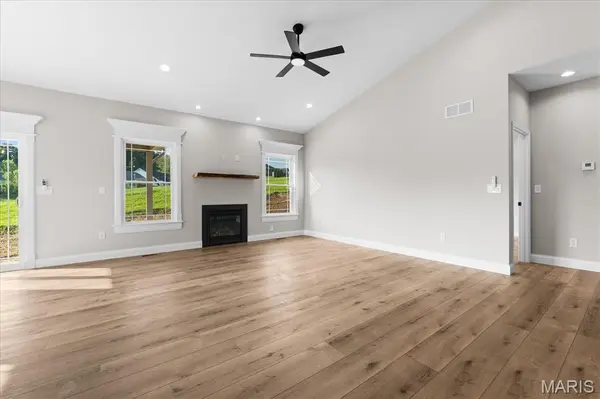 8086 Villa Valley, Caseyville, IL 62232