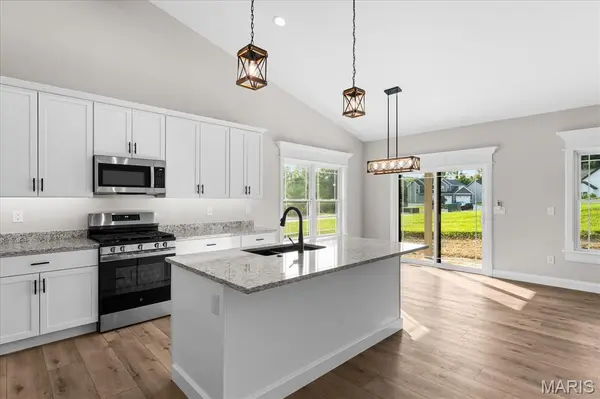 8086 Villa Valley, Caseyville, IL 62232