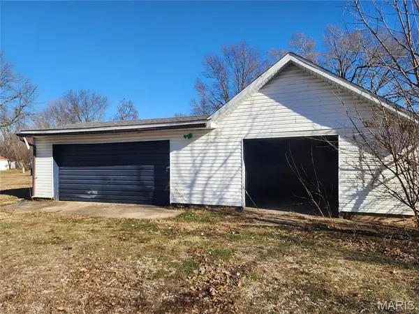 216 S Pine ST, Stonington, IL 62567