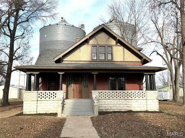 55 W 1st ST, Addieville, IL 62214