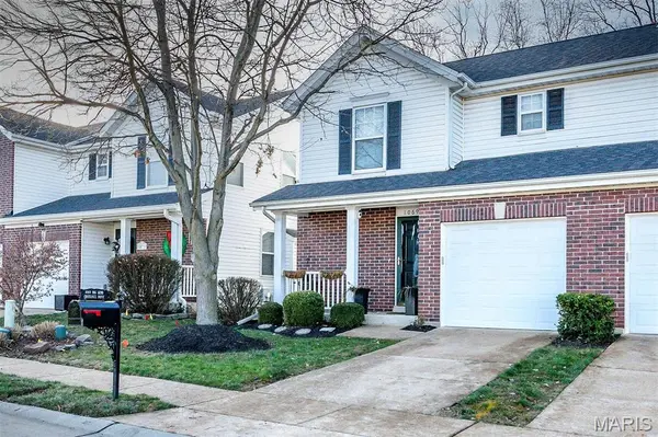 1069 Big Bend Crossing DR, Manchester, MO 63088