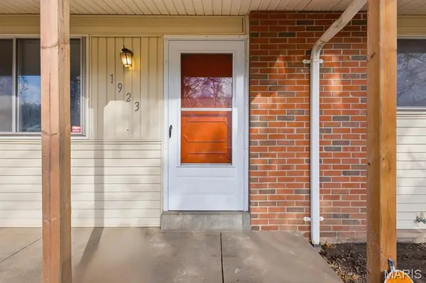 1923 Nashua DR, Dellwood, MO 63136