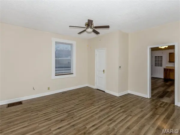 147 W Wickliffe AVE, Collinsville, IL 62234