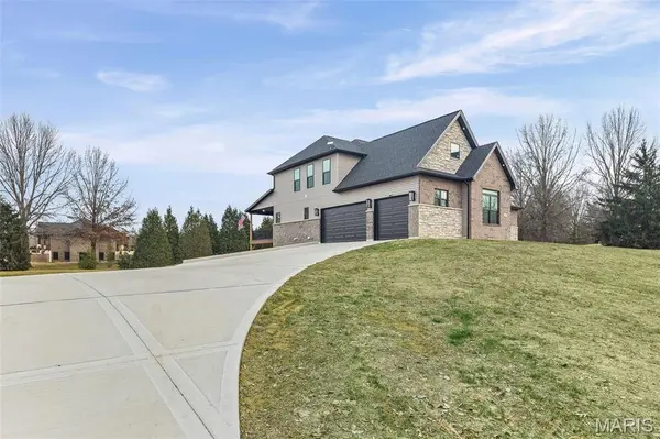 3343 Nottoway AVE, Godfrey, IL 62035