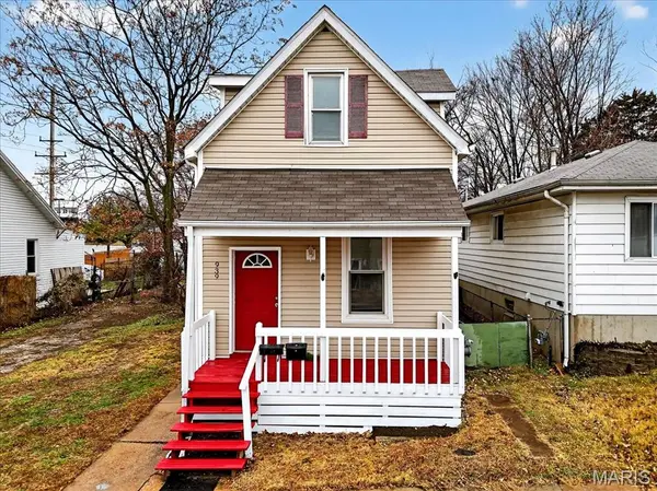 939 Erskine AVE, St Louis, MO 63125