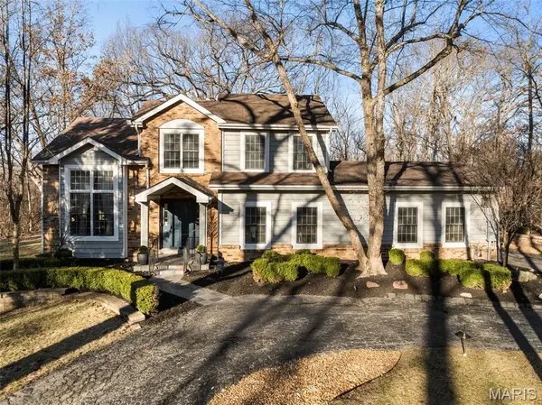 840 Angleterre DR, Creve Coeur, MO 63141