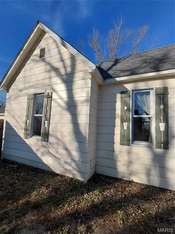 300 S Mine La Motte ST, Fredericktown, MO 63645