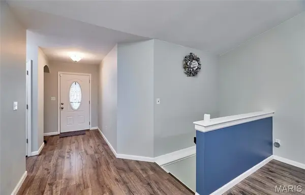 50 Village Circle DR, Winfield, MO 63389