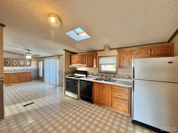 9390 Shelby 492, Hunnewell, MO 63443