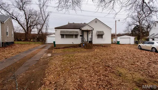 7401 Haywood DR, Hanley Hills, MO 63133