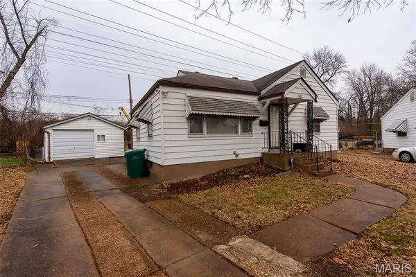7401 Haywood DR, Hanley Hills, MO 63133