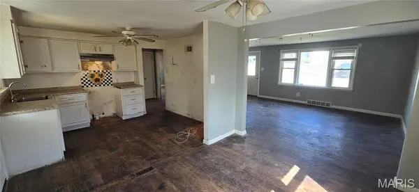 63 S Dellwood AVE, Crystal Lake Park, MO 63135