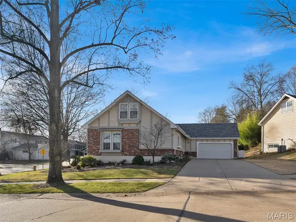 759 Carman Woods DR, Manchester, MO 63021
