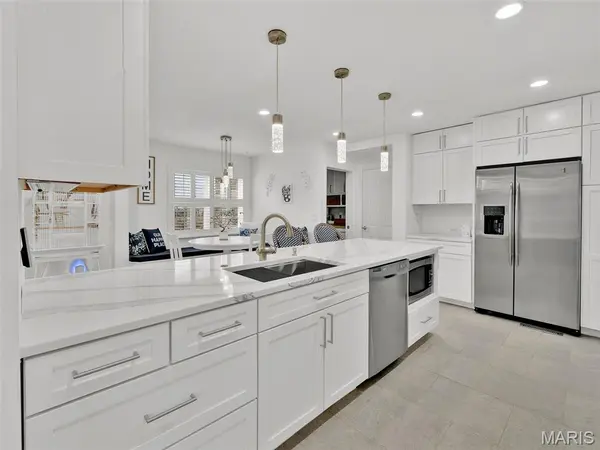 759 Carman Woods DR, Manchester, MO 63021