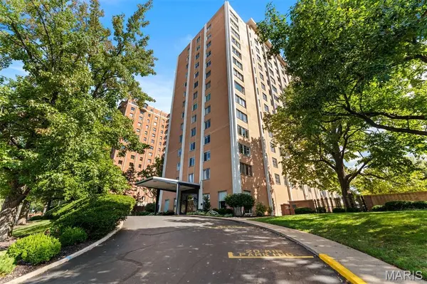 900 S Hanley RD #7E,  Clayton,  MO 63105