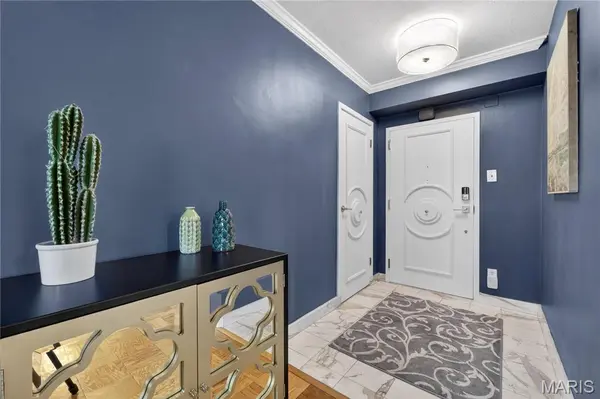 900 S Hanley RD #7E, Clayton, MO 63105