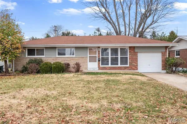 7 Flamingo DR,  Hazelwood,  MO 63042
