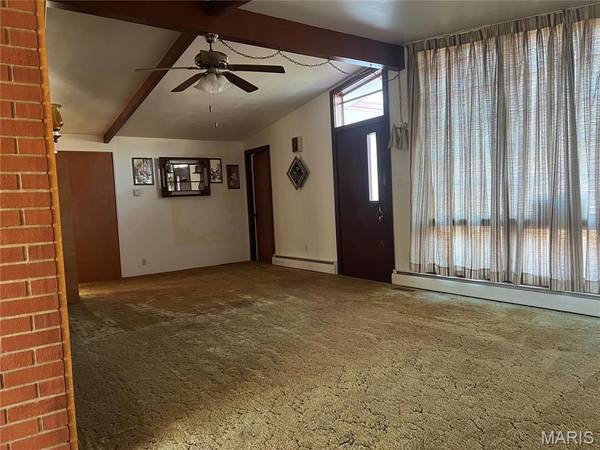 905 Dean ST, Wilsonville, IL 62093