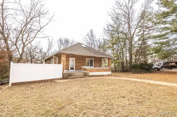 8 Kircher PL, Belleville, IL 62220