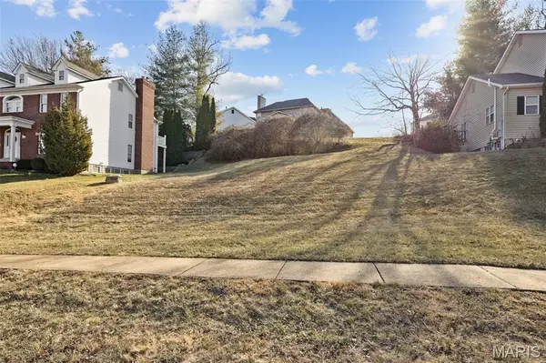 5220 Autumnwinds DR, Oakville, MO 63129