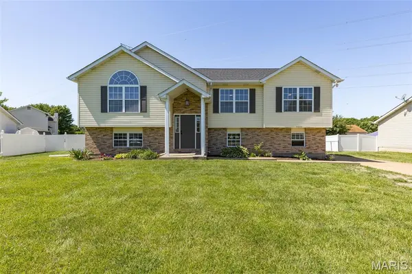 4204 W Rock Creek RD, High Ridge, MO 63049