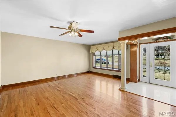 9456 Arban DR, St Louis, MO 63126
