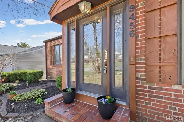 9456 Arban DR, St Louis, MO 63126