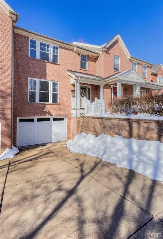 3469 Cambridge AVE, St Louis, MO 63143