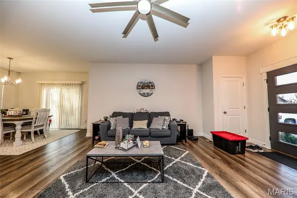 1824 Appleton CT, Maryville, IL 62062