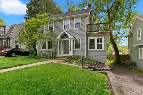 324 Stark CT, Webster Groves, MO 63119