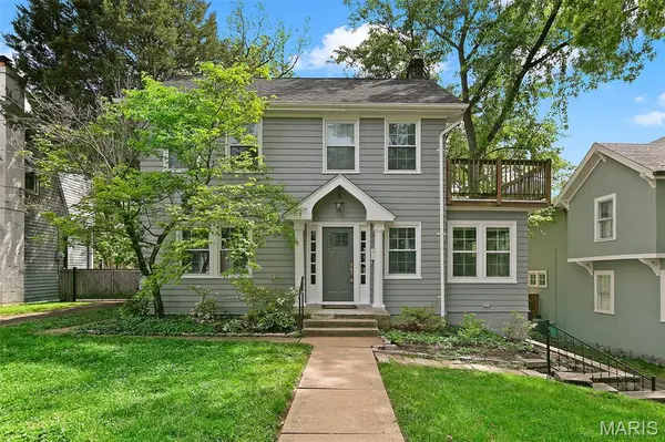 324 Stark CT,  Webster Groves,  MO 63119