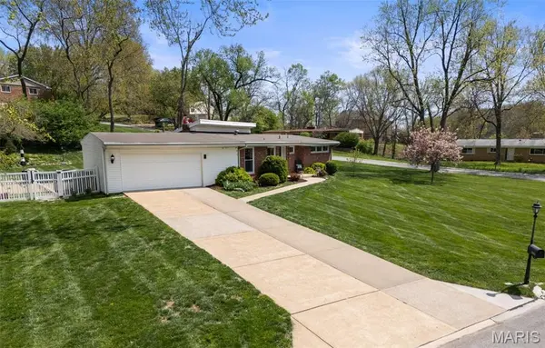 4901 Saint Gemme LN, St Louis, MO 63128
