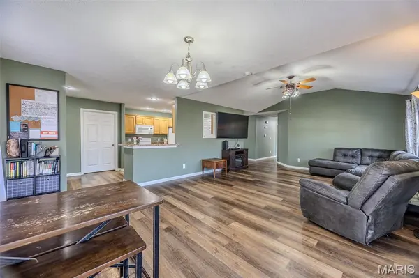 21046 Larson RD, Waynesville, MO 65583