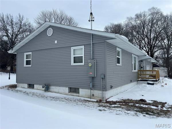 818 S Franklin ST, Litchfield, IL 62056