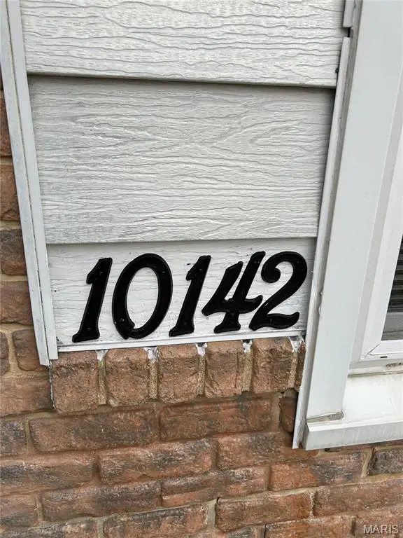 10142 Newbold DR, Bellefontaine Nghbrs, MO 63137