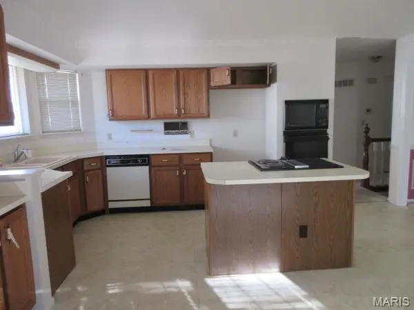 20 Ridge Mount CT, St Charles, MO 63303