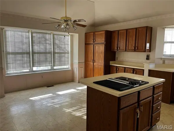 20 Ridge Mount CT, St Charles, MO 63303