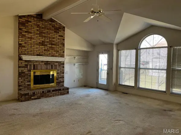 20 Ridge Mount CT, St Charles, MO 63303