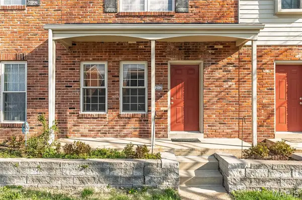 1212 Clarkson CT #1212, Ballwin, MO 63011